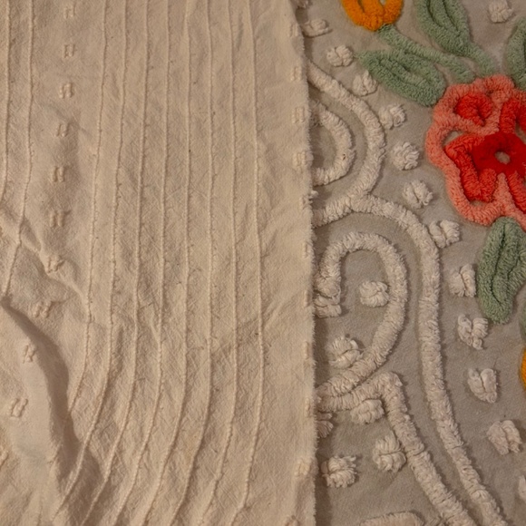 Vintage Chenille Bedspread * Fluffy Bright White Scrolls Puffs Flowers & Vines * - Picture 8 of 11